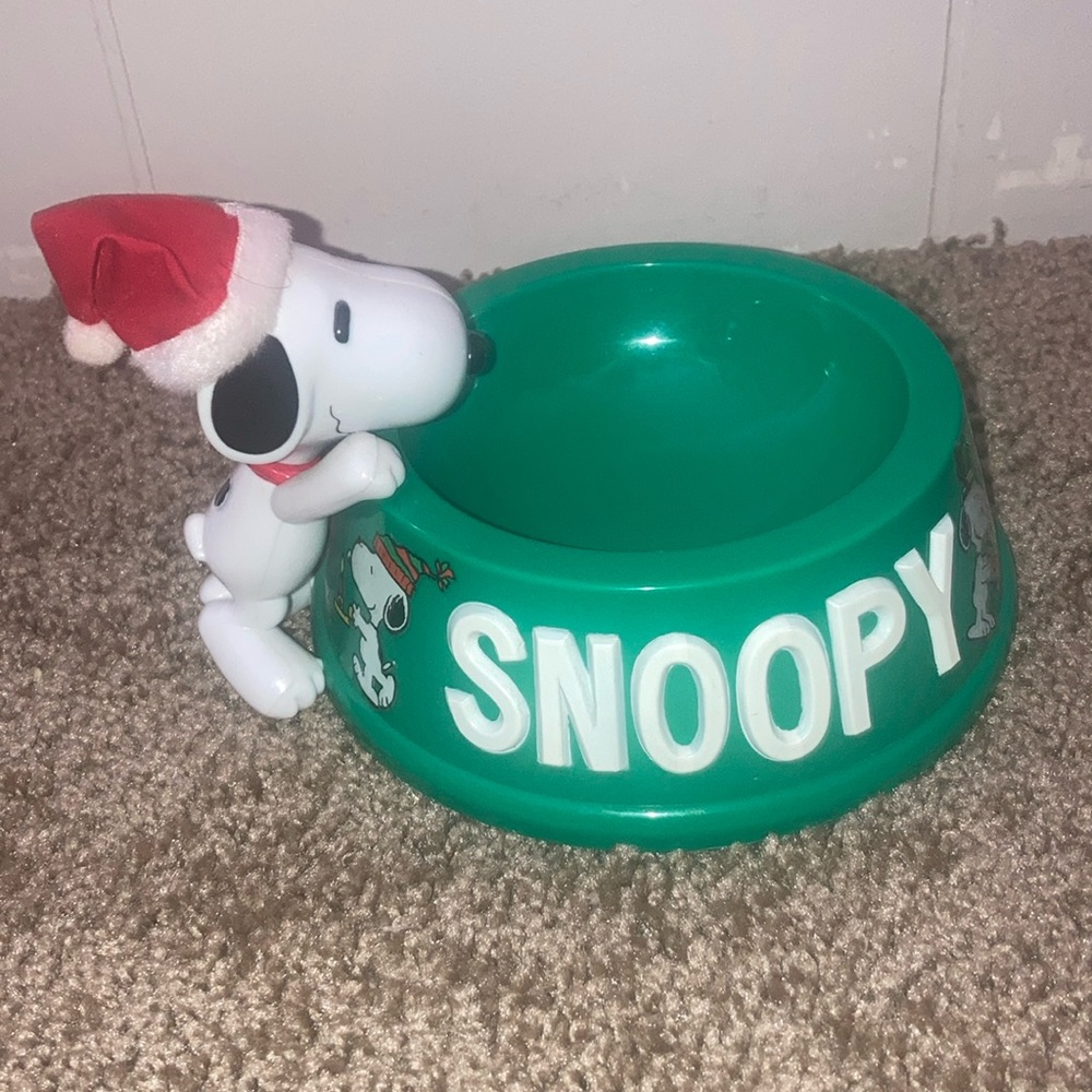 Peanuts Plastic Snoopy Christmas Candy Bowl/Pet Bowl